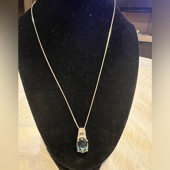 925 Silver Necklace with Blue / Green "Diamond" Pendant - Picture 4 of 4